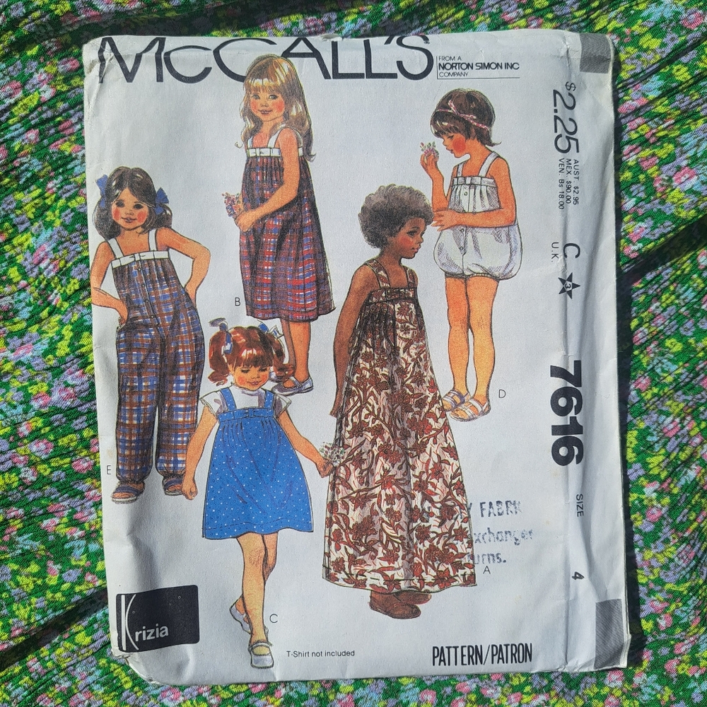 McCall's Vintage Sewing Pattern for Children's Dresses Size 4💙🤍